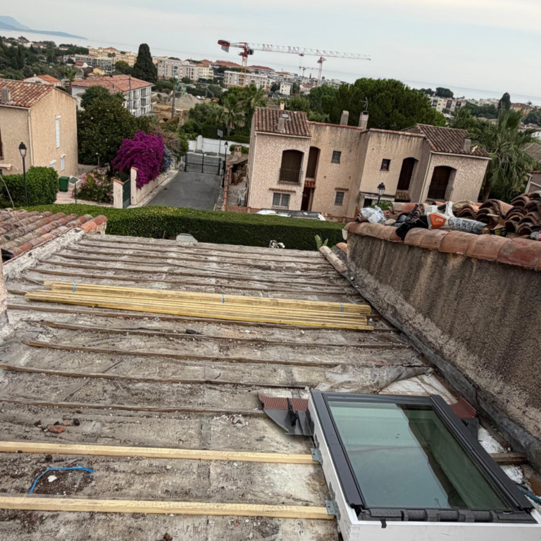 Réalisation fenêtres de toit – couvreur dans le golfe de Saint-Tropez