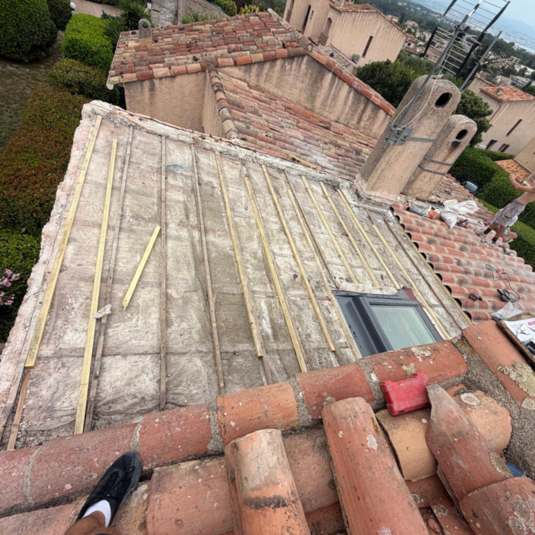 Réalisation fenêtres de toit – couvreur dans le golfe de Saint-Tropez